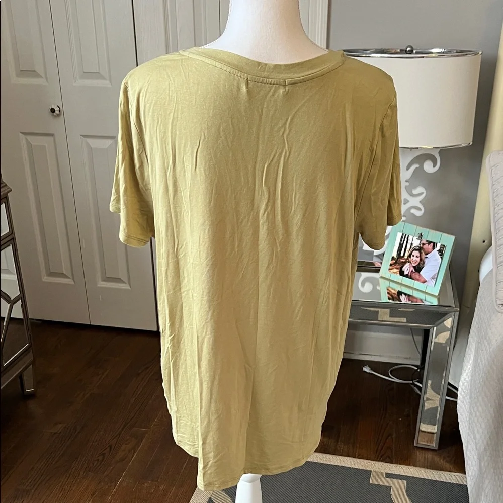 89th & Madison Women's V-Neck Pocket Tee - Pale Sage Green Large